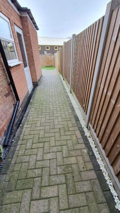 Contractors-City Centre-Parking-Sleeps 9 -Smart Tv, 2 Bathrooms! Coventry Buitenkant foto