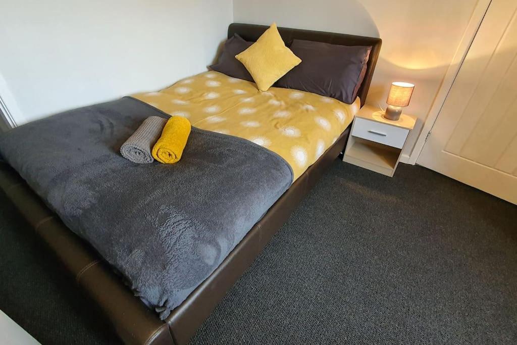 Contractors-City Centre-Parking-Sleeps 9 -Smart Tv, 2 Bathrooms! Coventry Buitenkant foto