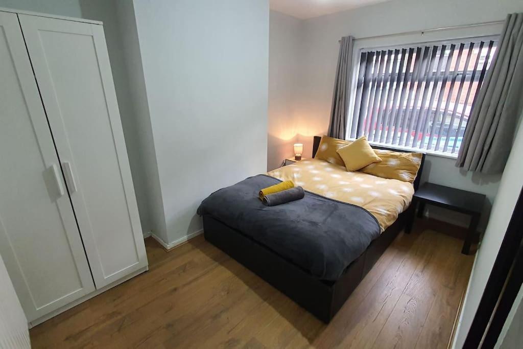 Contractors-City Centre-Parking-Sleeps 9 -Smart Tv, 2 Bathrooms! Coventry Buitenkant foto