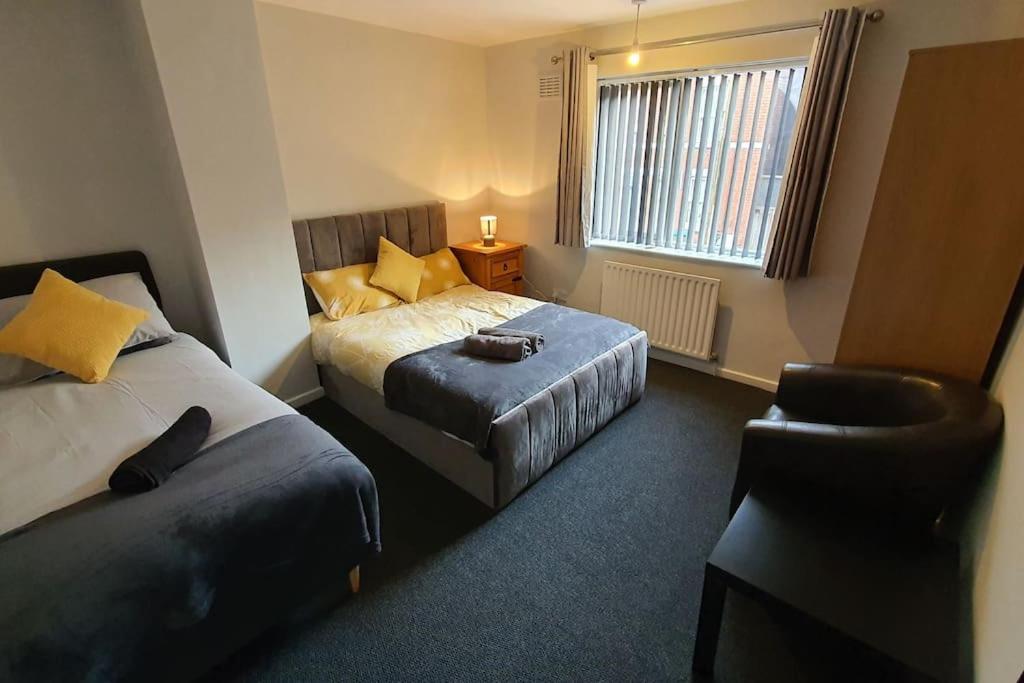 Contractors-City Centre-Parking-Sleeps 9 -Smart Tv, 2 Bathrooms! Coventry Buitenkant foto