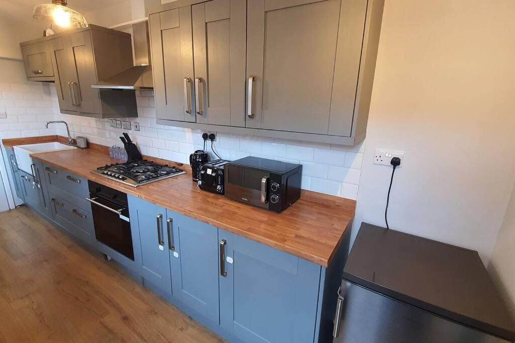 Contractors-City Centre-Parking-Sleeps 9 -Smart Tv, 2 Bathrooms! Coventry Buitenkant foto