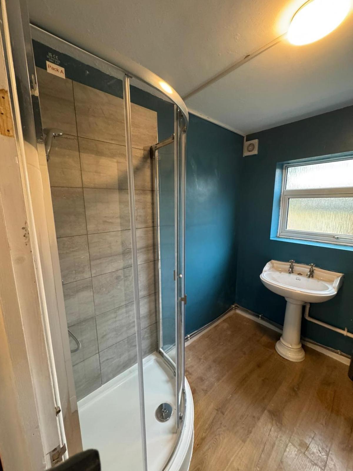 Contractors-City Centre-Parking-Sleeps 9 -Smart Tv, 2 Bathrooms! Coventry Buitenkant foto